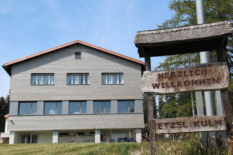 Dank der besseren Wärmedämmung benötigt das Berggasthaus heute 55% weniger Energie oder noch rund 91’200 kWh/a.