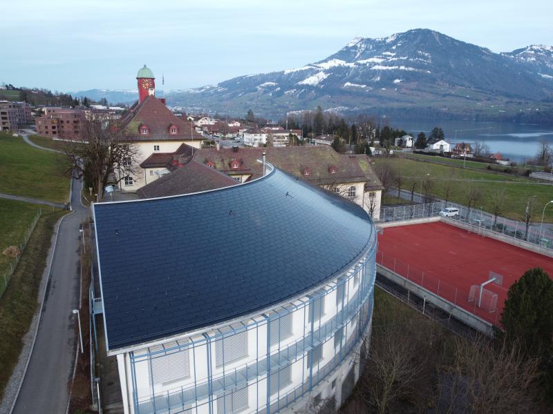 École à toiture solaire 71%, Meggen/LU
