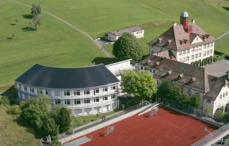 École à toiture solaire 71%, Meggen/LU