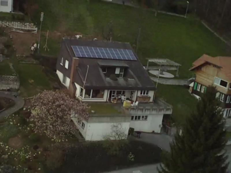 Vor der Sanierung verbrauchte das EFH noch rund 51’300 kWh/a und besass eine aufgesetzte PV-Anlage.