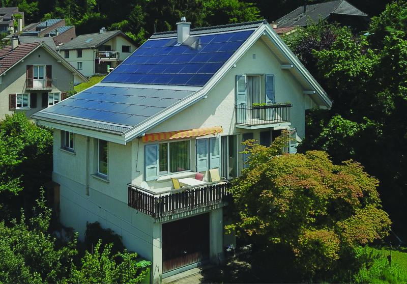 Seit der Sanierung konsumiert der PlusEnergieBau nur noch halb so viel Energie