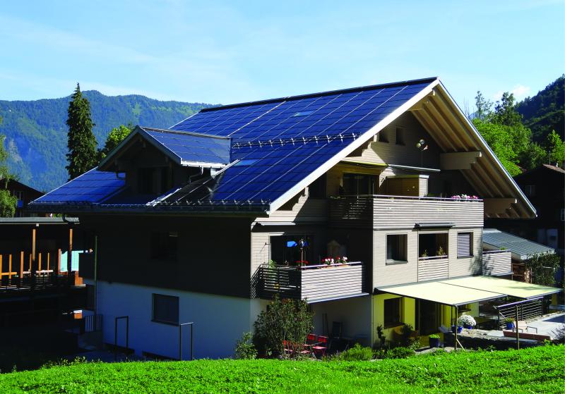 Das MFH mit 7 Wohnungen weist eine Eigenenergieversorgung von 110% auf.