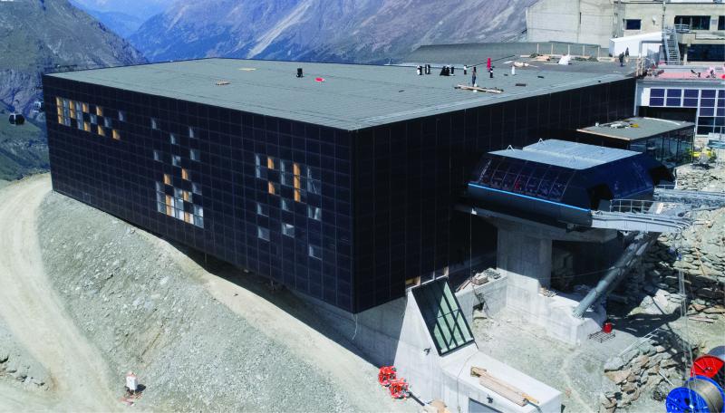 Die für die extremenen Witterungsbedingungen auf 3’000 Metern robust konzipierte Montagekonstruktion wirkt dennoch filigran.